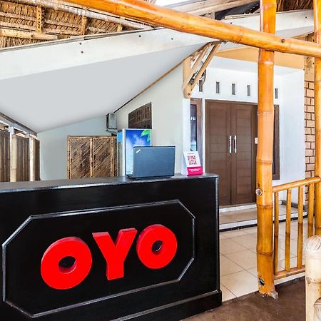 Oyo 1837 Telone Bungalow Palebah Экстерьер фото