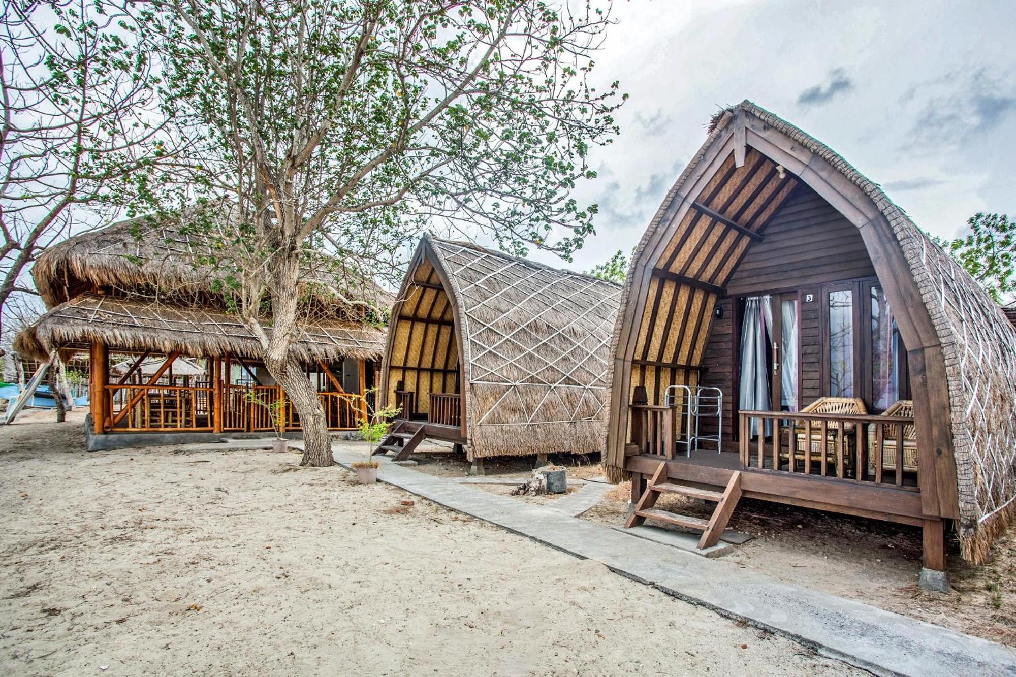 Oyo 1837 Telone Bungalow Palebah Экстерьер фото