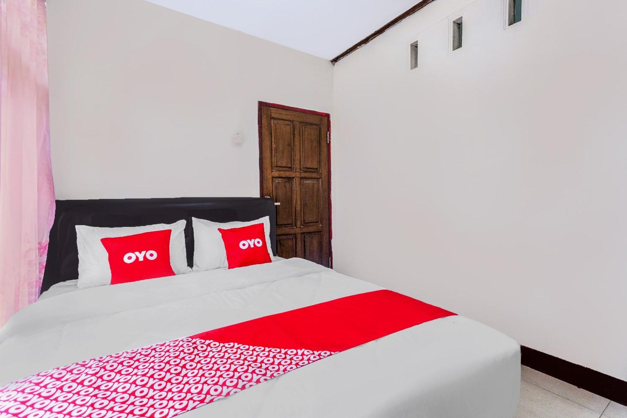 Oyo 1837 Telone Bungalow Palebah Экстерьер фото